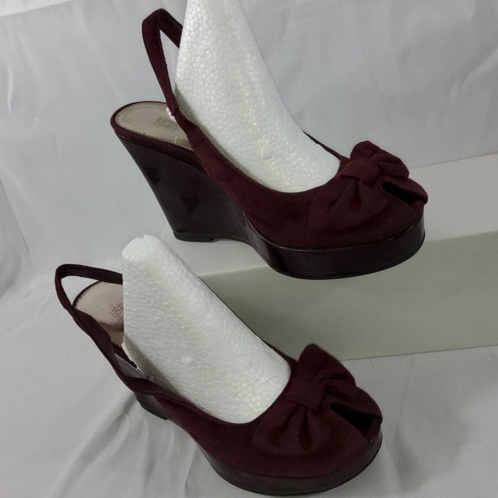 Burgundy 🎀 Velvety slingback wedges with peeptoe